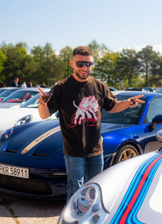 Hubert Gałęski podczas spotkania miłośników Porsche